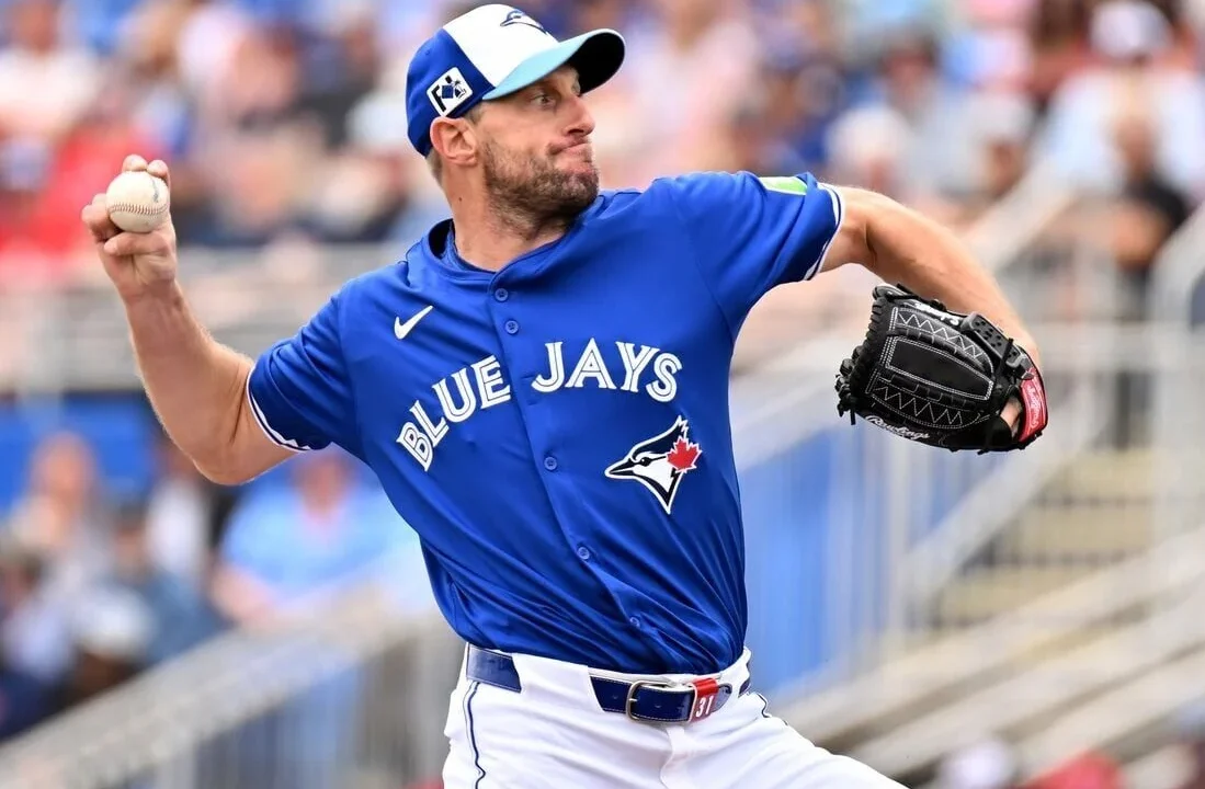 Max Scherzer pitching for Blue Jays