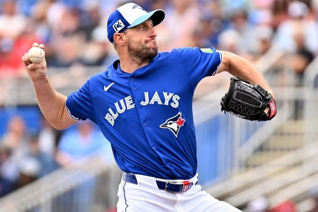 Max Scherzer pitching for Blue Jays